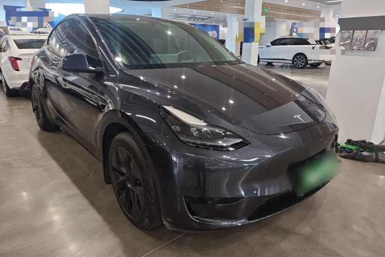 Tesla Model Y 2024 #4 Tesla Model Y 2024 car image #4