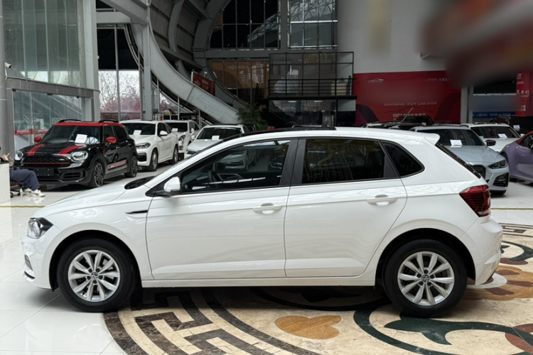 Volkswagen Polo 2022 صورة سيارة #25