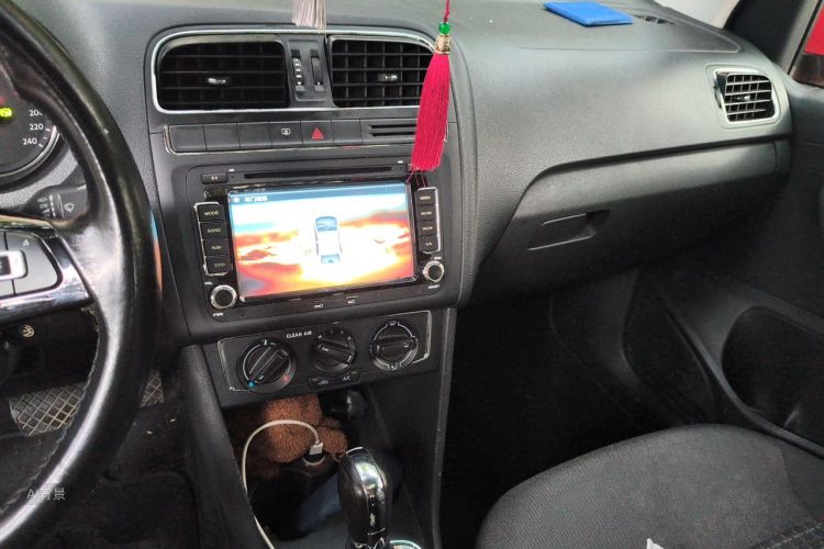 Volkswagen Polo 2016 car image #15