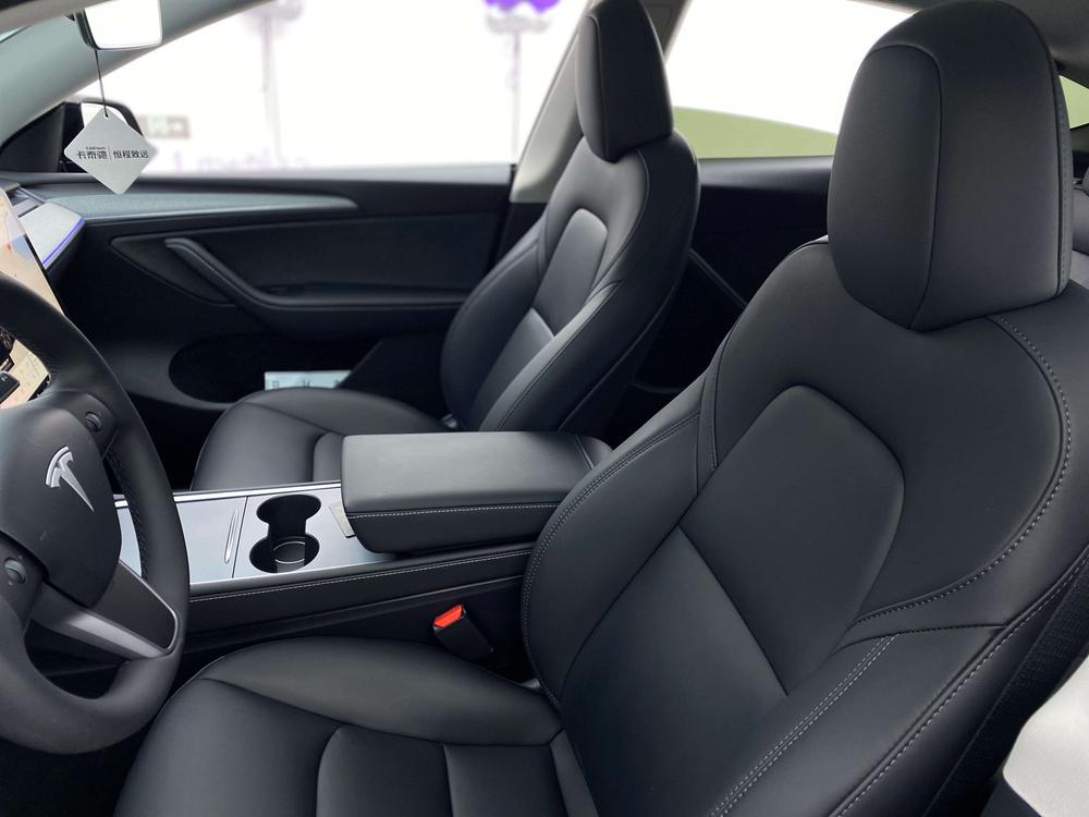Tesla Model Y 2024 car image #26