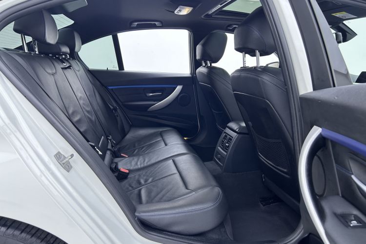 BMW 3 Series 2018 #14 BMW 3 Series 2018 car image #14