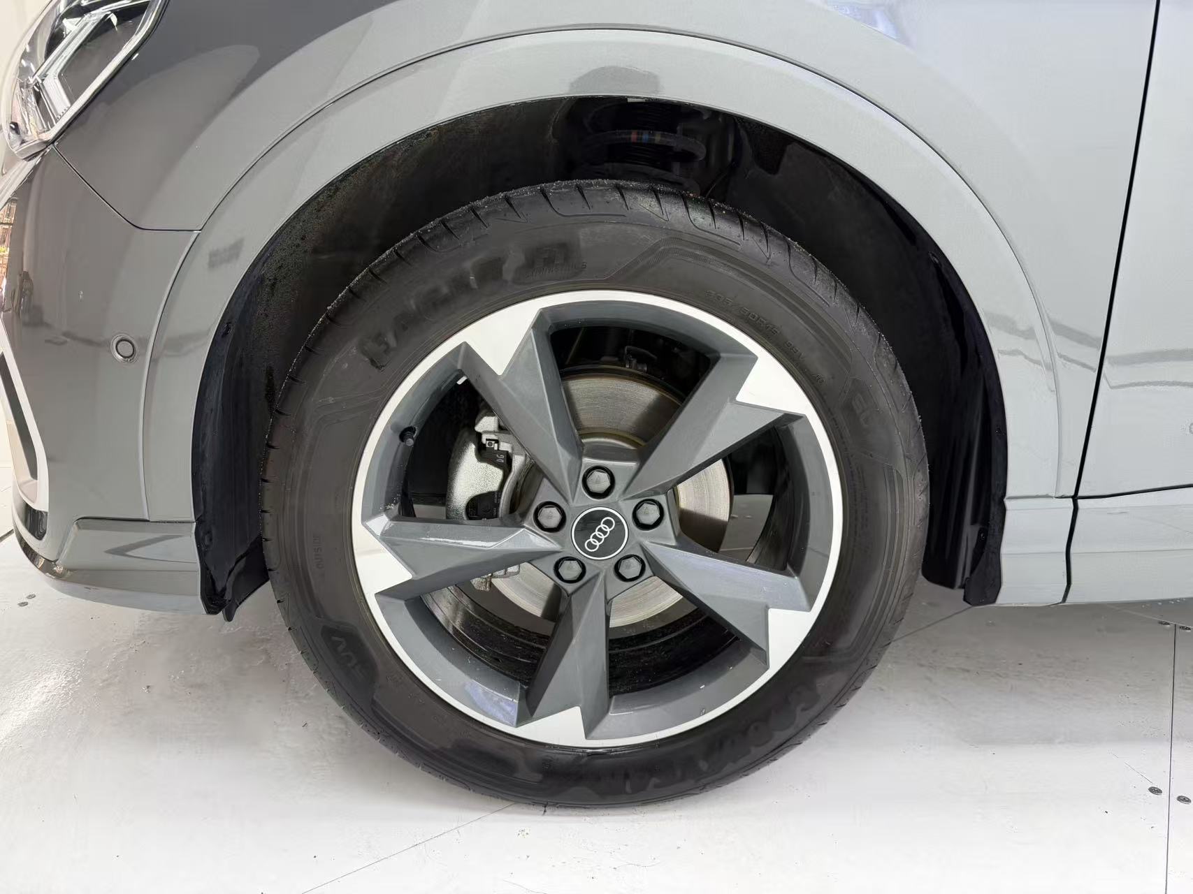Audi Q3 2023 car image #8
