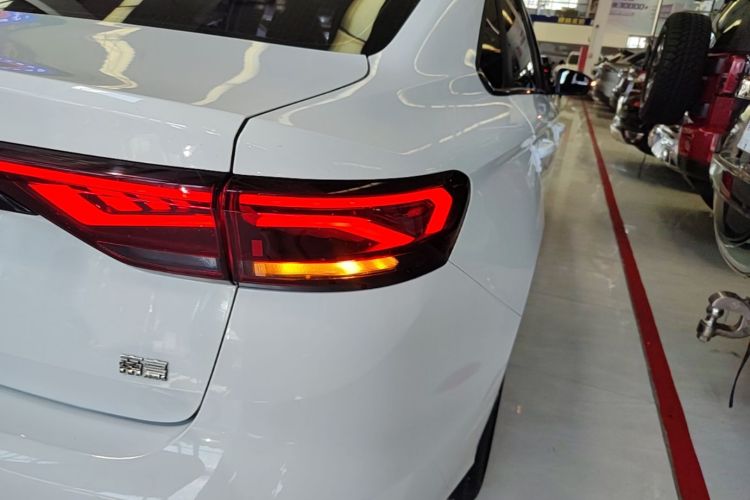 GEELY Emgrand 2021 car image #8