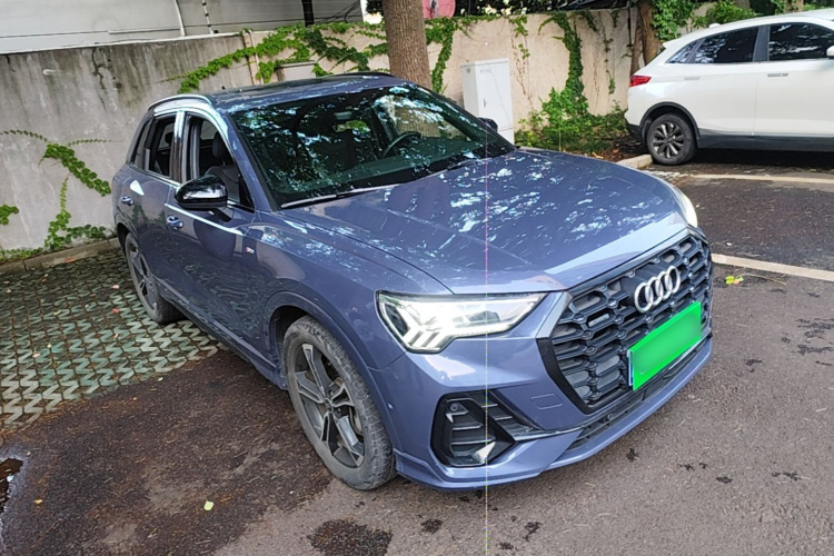 Audi Q3 2022 car image #4