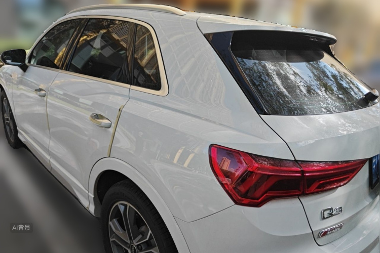 Audi Q3 2023 car image #5