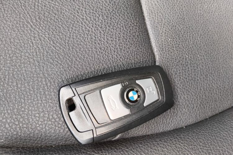 BMW 3 Series 2017 #14 BMW 3 Series 2017 car image #14