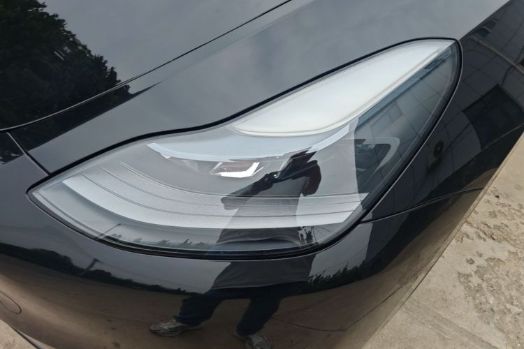 Tesla Model Y 2021 car image #23