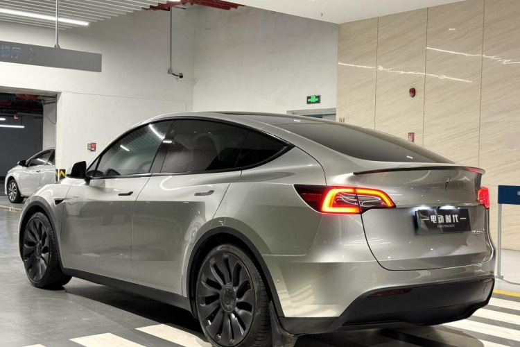 Tesla Model Y 2023 #5 Tesla Model Y 2023 car image #5