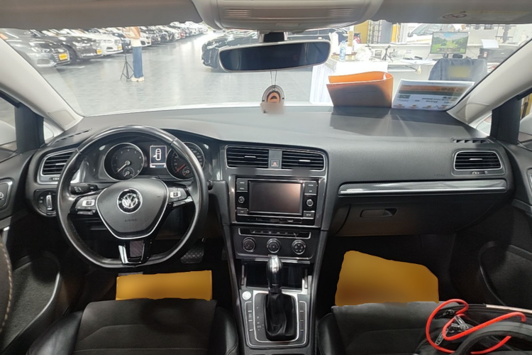 Volkswagen Golf 2018 car image #12