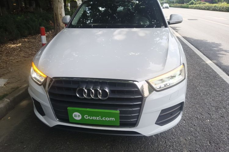 Audi Q3 2018 car image #3