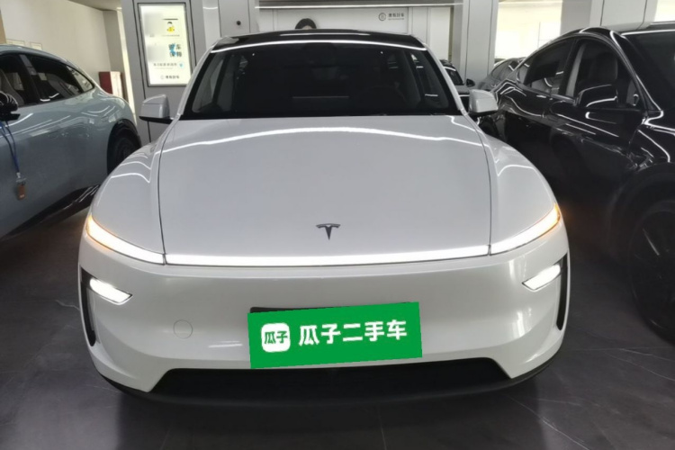 Tesla Model Y 2025 #3 Tesla Model Y 2025 immagine di auto #3