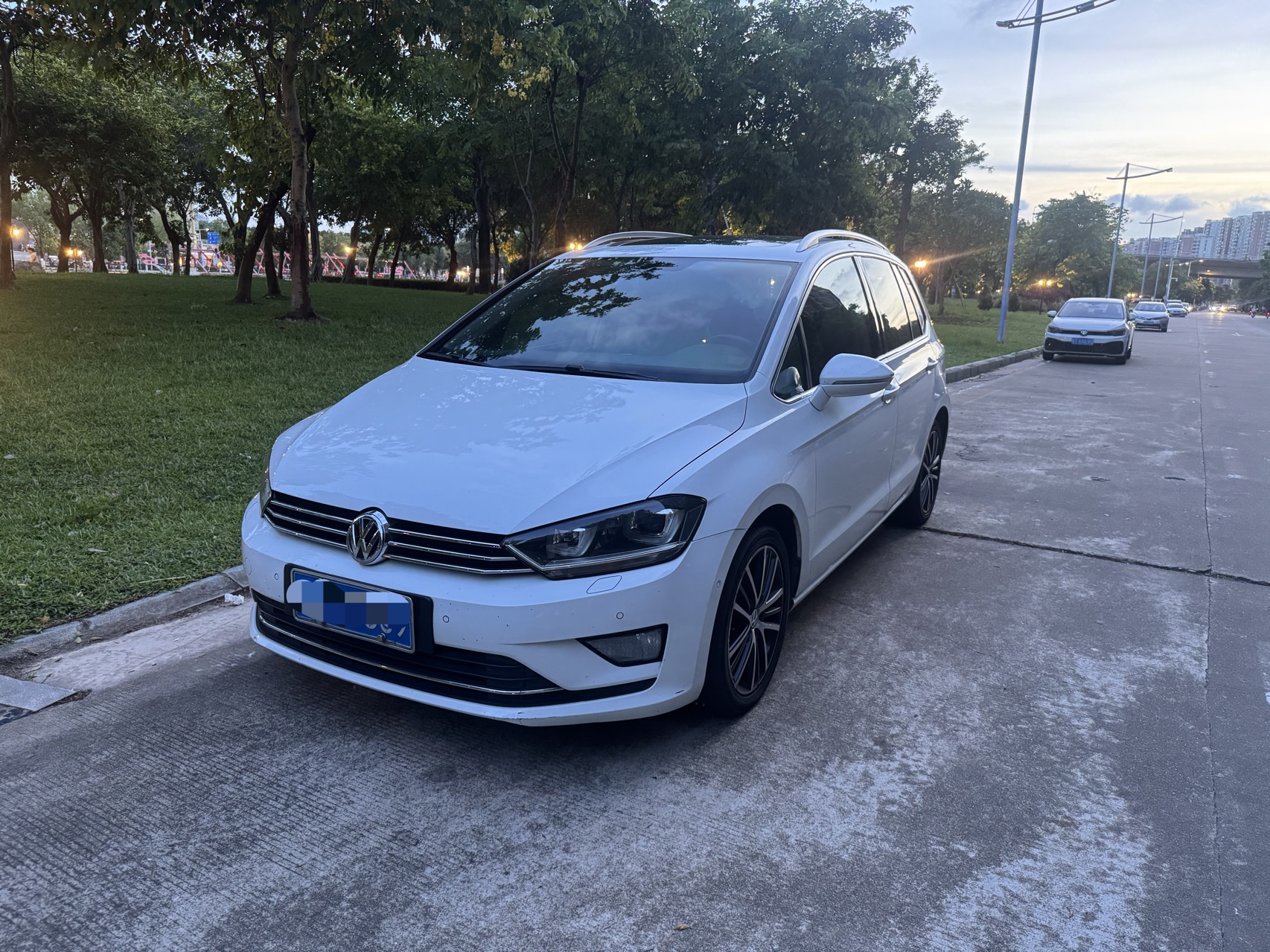 Volkswagen Golf (Imported) 2015 car image 