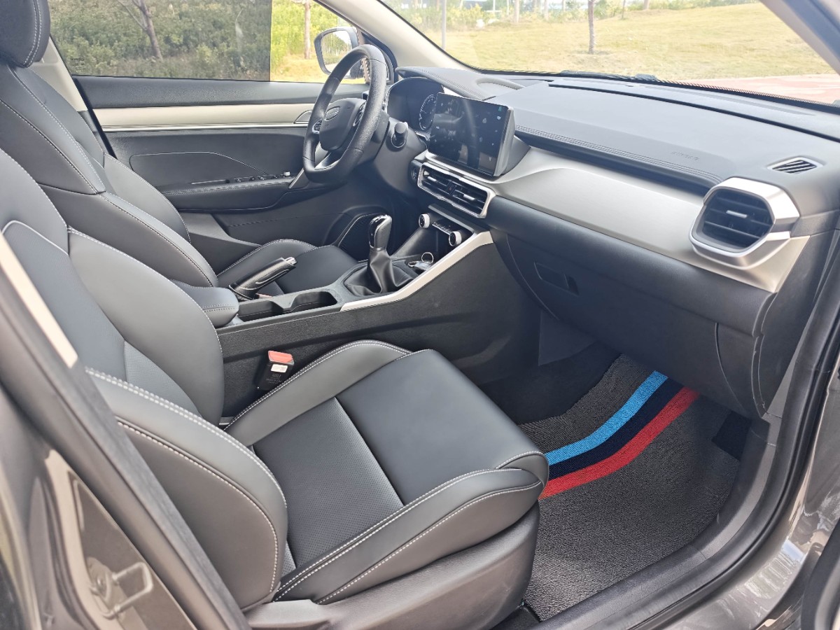 GEELY Coolray 2025 imagen de coche #14