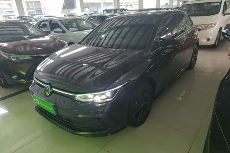 Volkswagen Golf 2023 car image #2