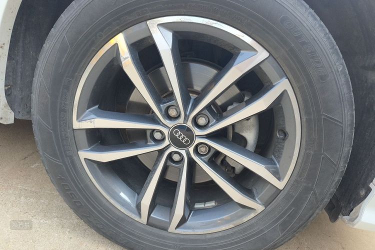 Audi Q3 2021 car image #9