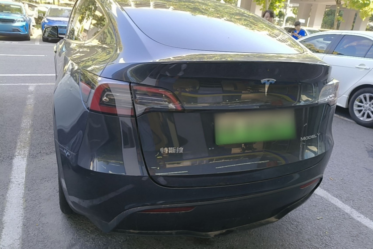 Tesla Model Y 2024 car image #6