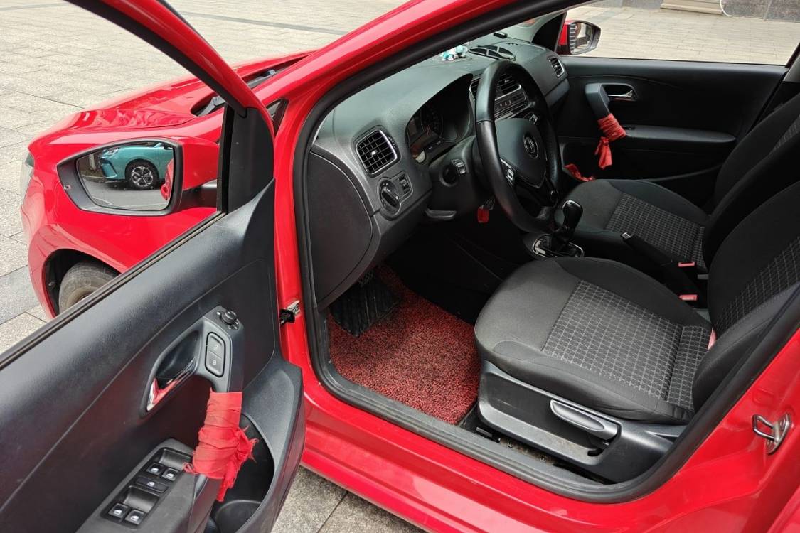 Volkswagen Polo 2018 car image #23