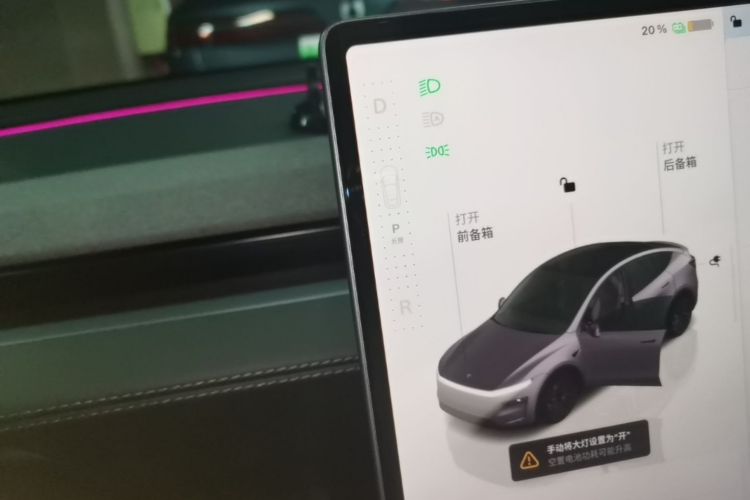 Tesla Model Y 2025 car image #14