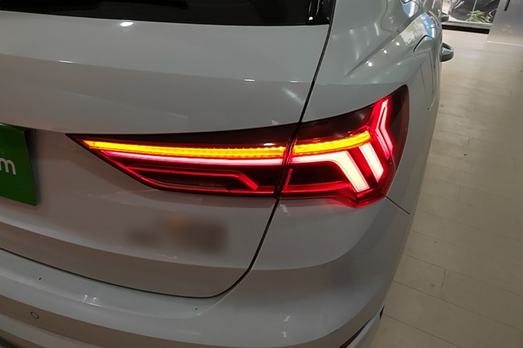 Audi Q3 2023 car image #8