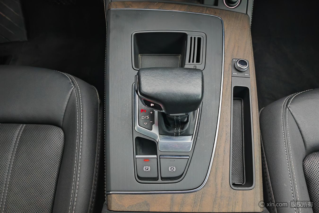 Audi Q5L 2023 car image #14