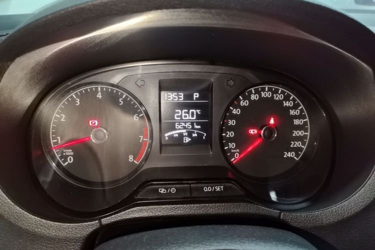 Volkswagen Polo 2016 car image #12