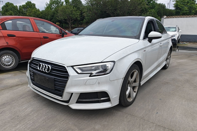 Audi A3 2018 car image #2