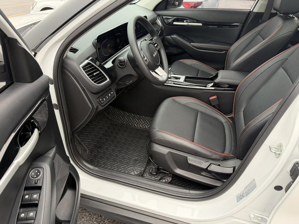 Kia Seltos 2023 car image #24