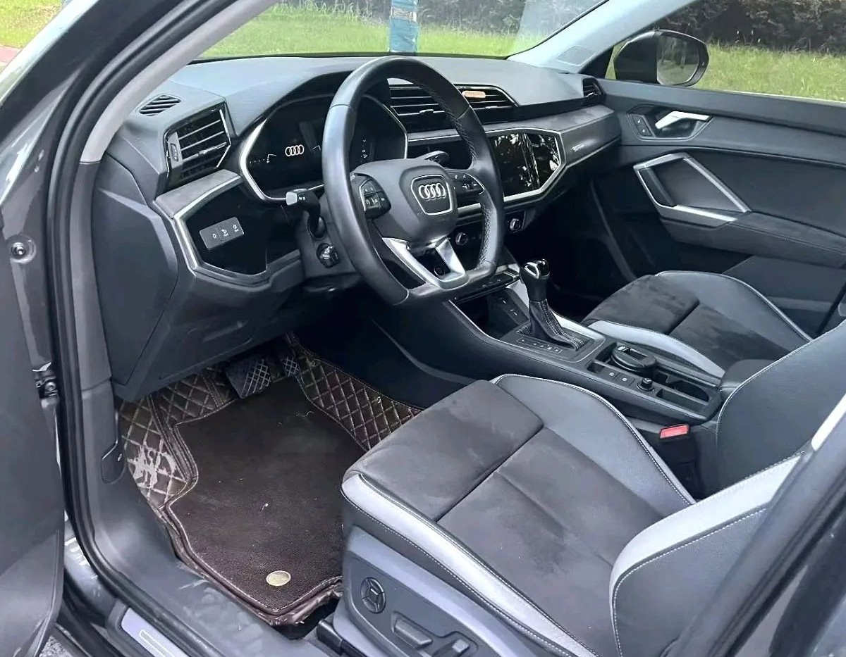 Audi Q3 2022 car image #7