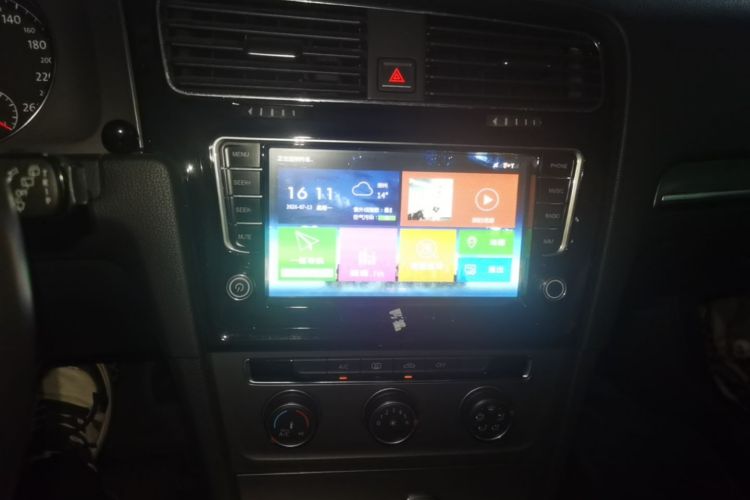 Volkswagen Golf 2015 car image #17