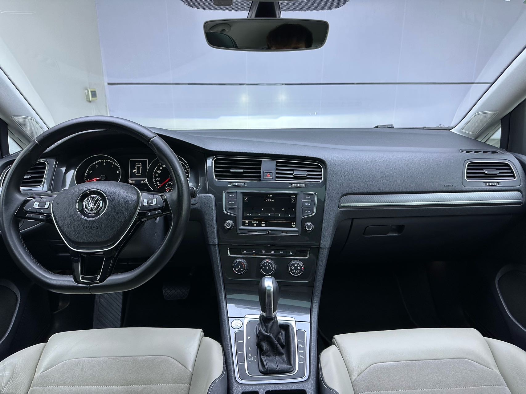 Volkswagen Golf 2017 car image #6