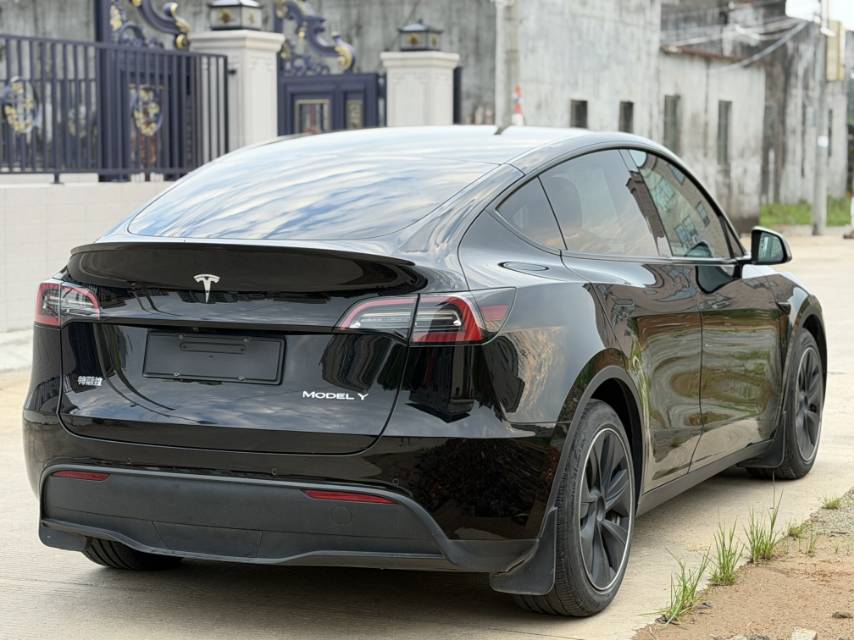 Tesla Model Y 2022 #4 Tesla Model Y 2022 car image #4