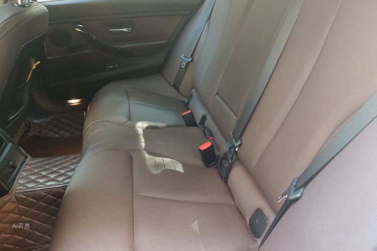 BMW 3 Series 2018 car image #19