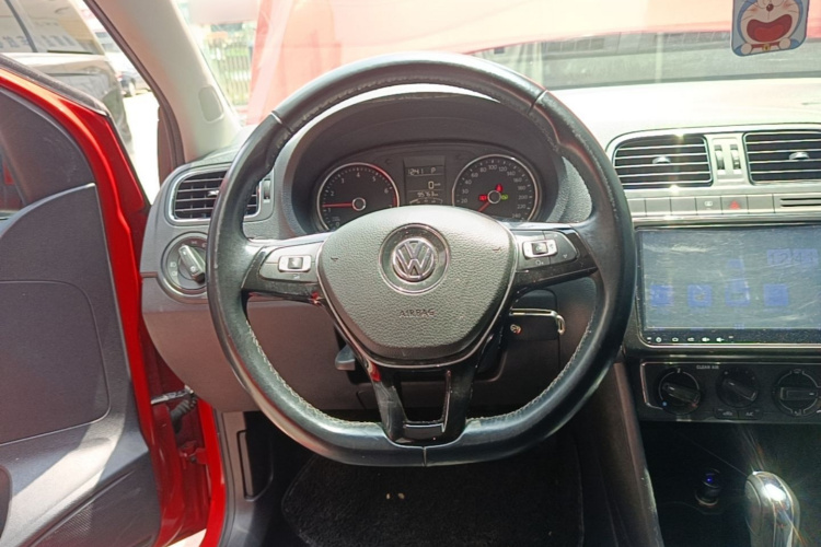 Volkswagen Polo 2017 car image #11
