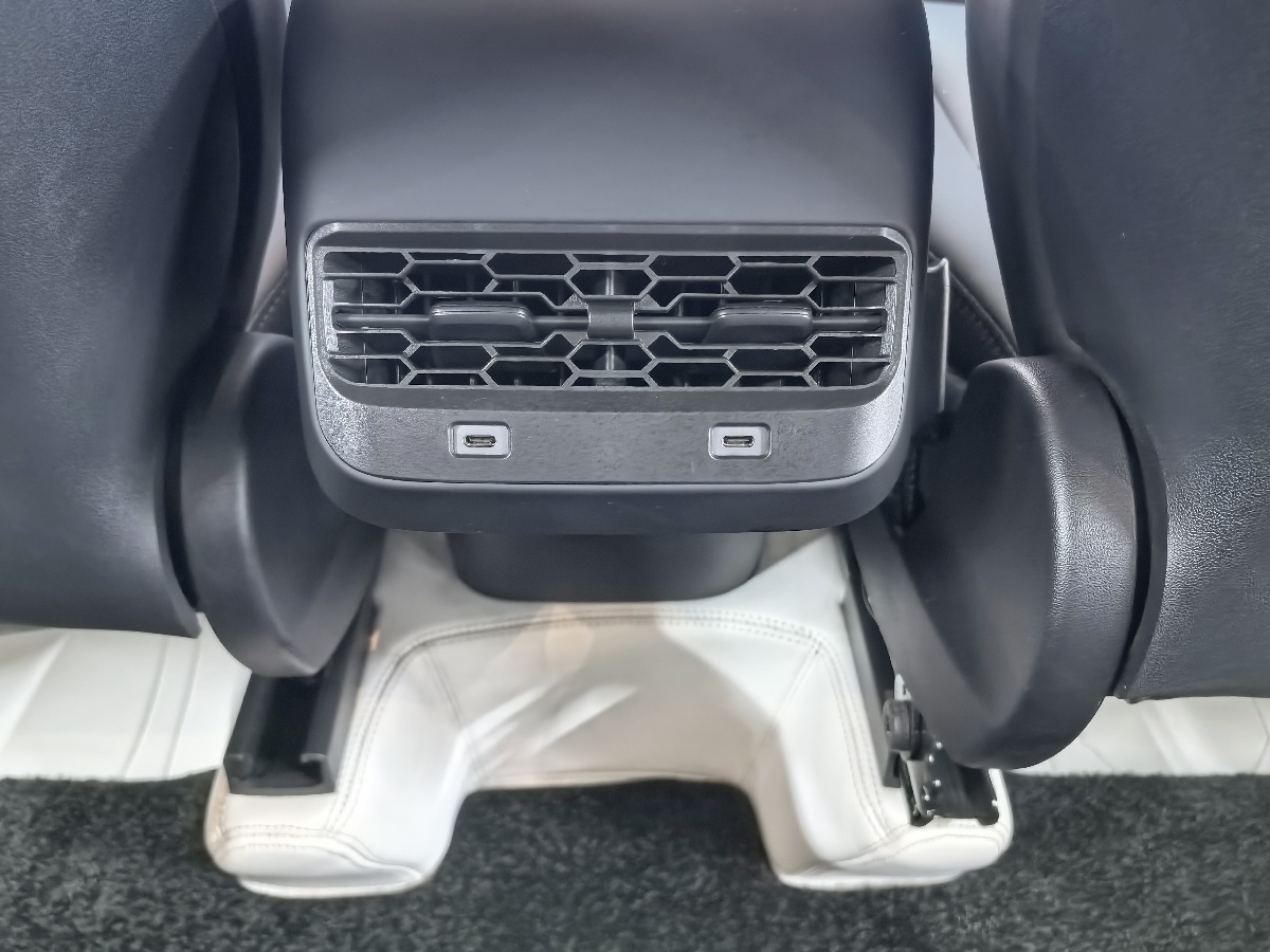 Tesla Model Y 2024 #15 Tesla Model Y 2024 car image #15