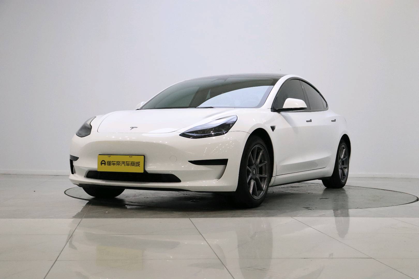 Tesla Model 3 2023 car image 