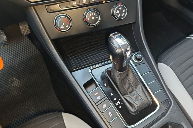 Volkswagen Bora 2024 immagine di auto #14