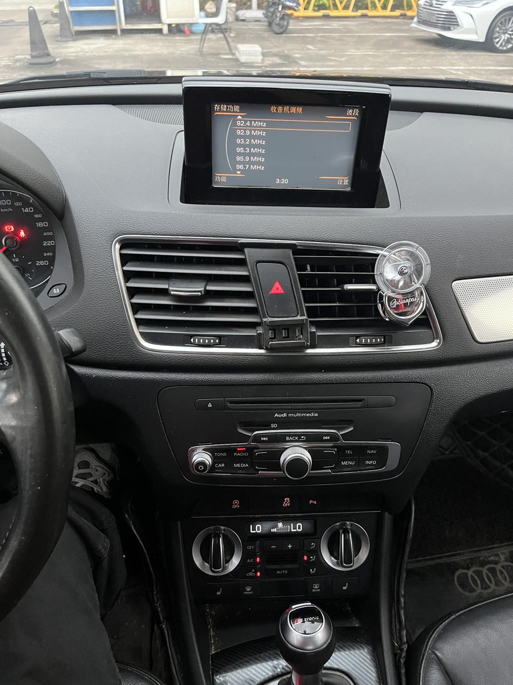 Audi Q3 2014 car image #13