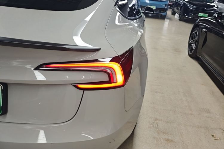 Tesla Model 3 2024 car image #8