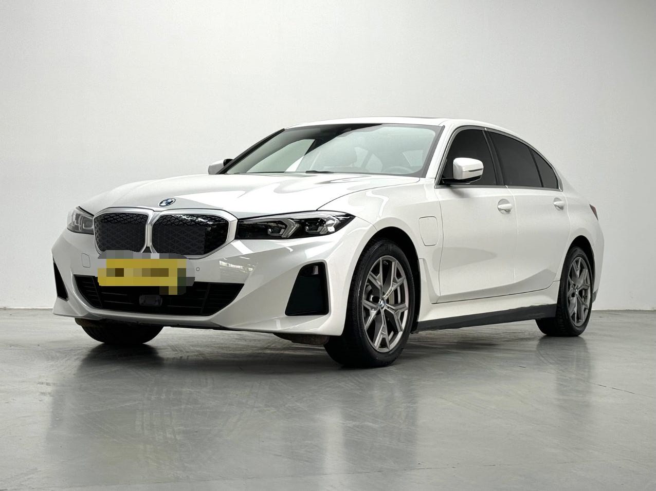 BMW i3 2025 car image 