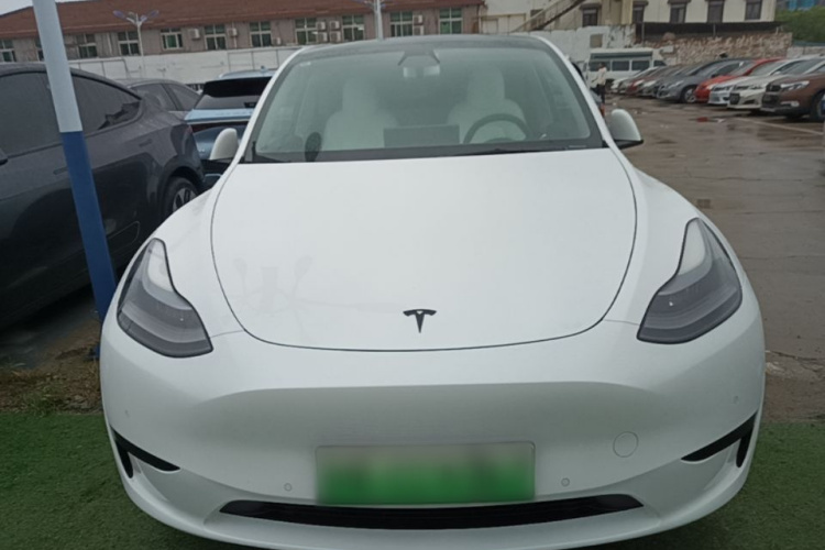 Tesla Model Y 2023 car image #3