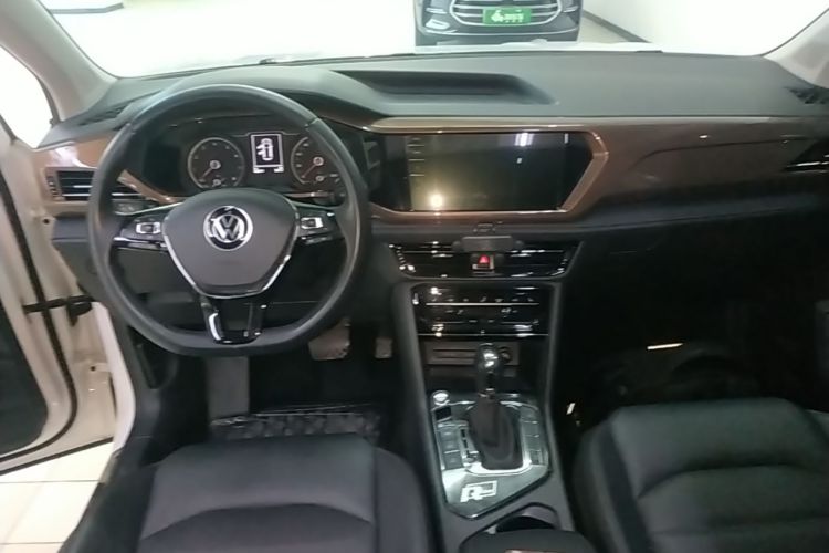 Volkswagen Tharu 2021 car image #10