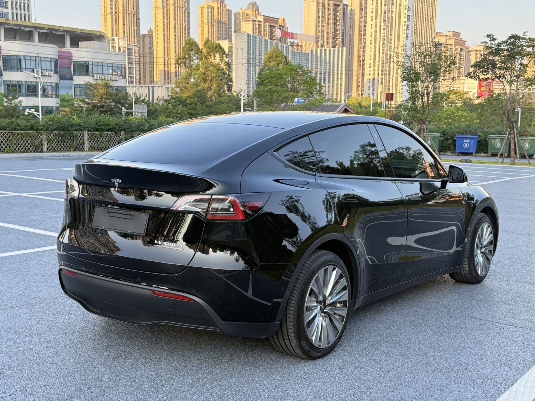 Tesla Model Y 2021 صورة سيارة #9