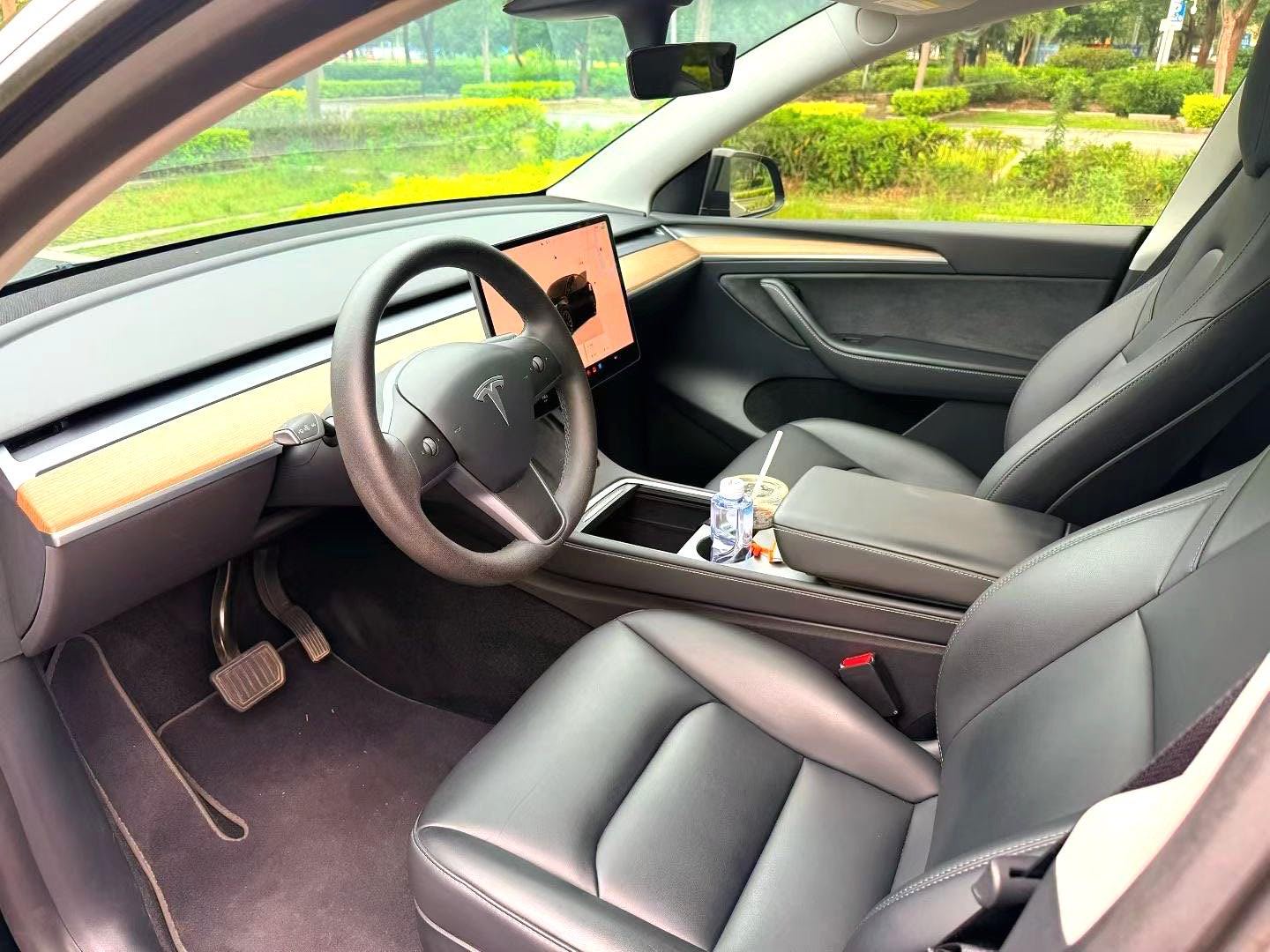 Tesla Model Y 2022 car image #4