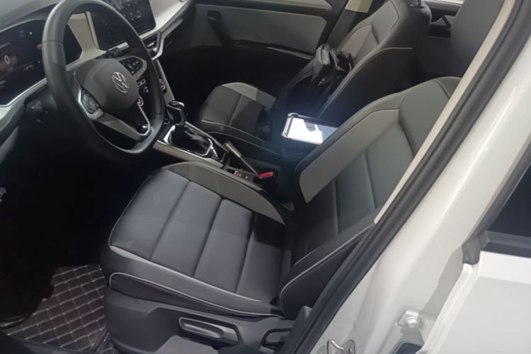 Volkswagen T-Roc 2024 car image #15