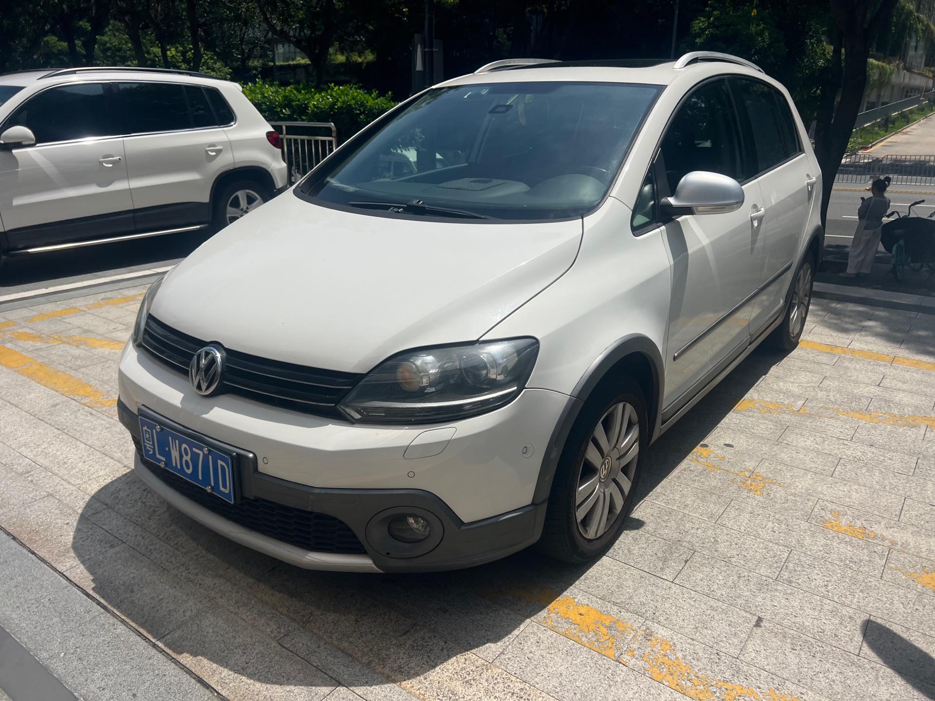 Volkswagen Golf (Imported) 2014 car image 