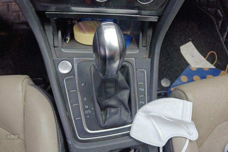 Volkswagen Golf 2017 car image #16
