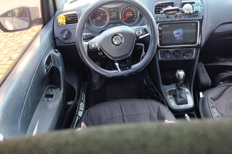 Volkswagen Polo 2018 car image #11