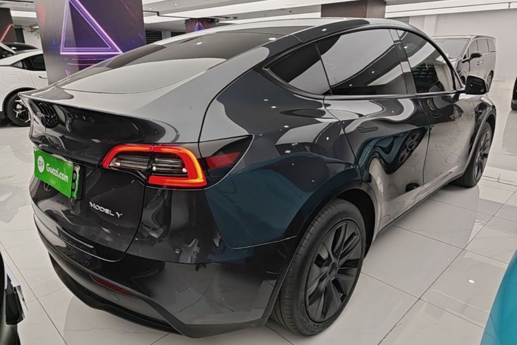 Tesla Model Y 2024 #7 Tesla Model Y 2024 car image #7