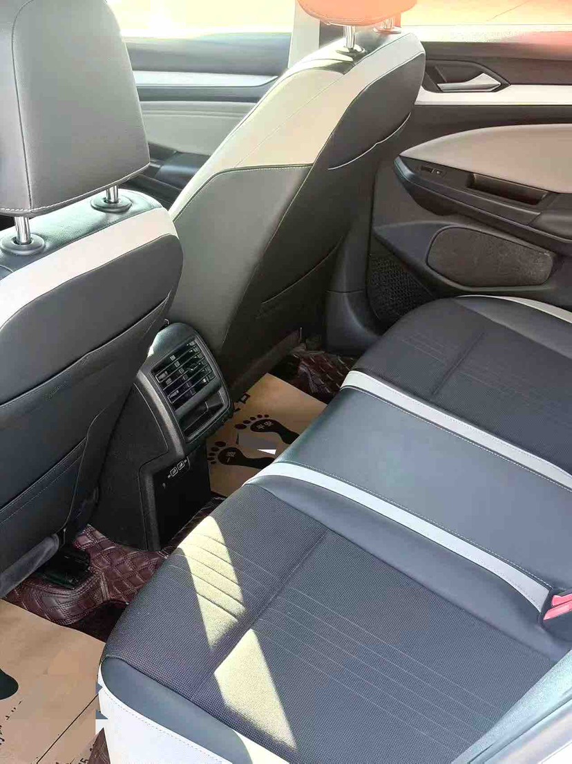 Volkswagen Golf 2022 car image #3