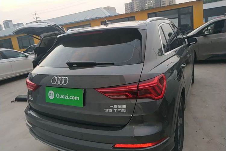 Audi Q3 2022 car image #6